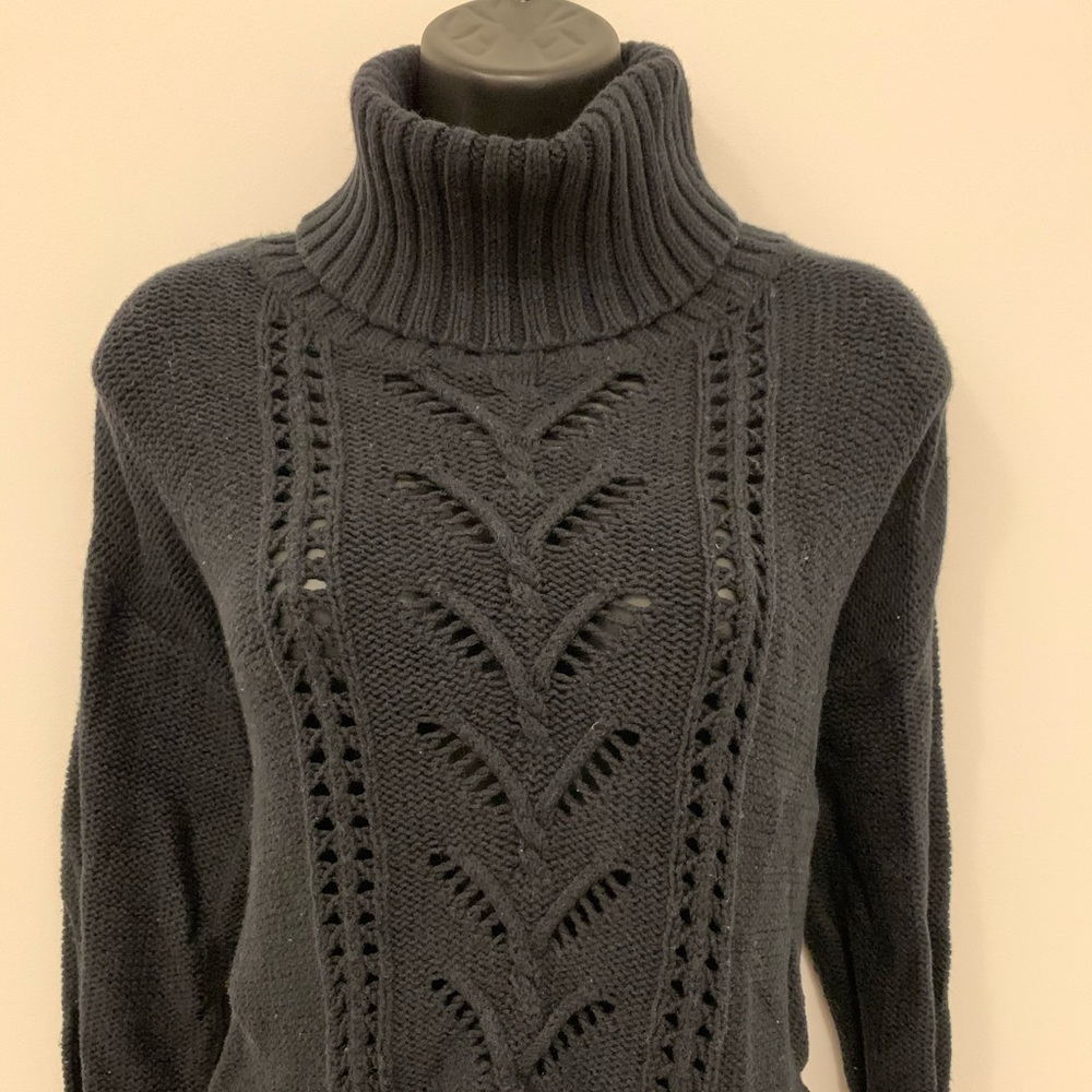 Turtle neck black sweater
